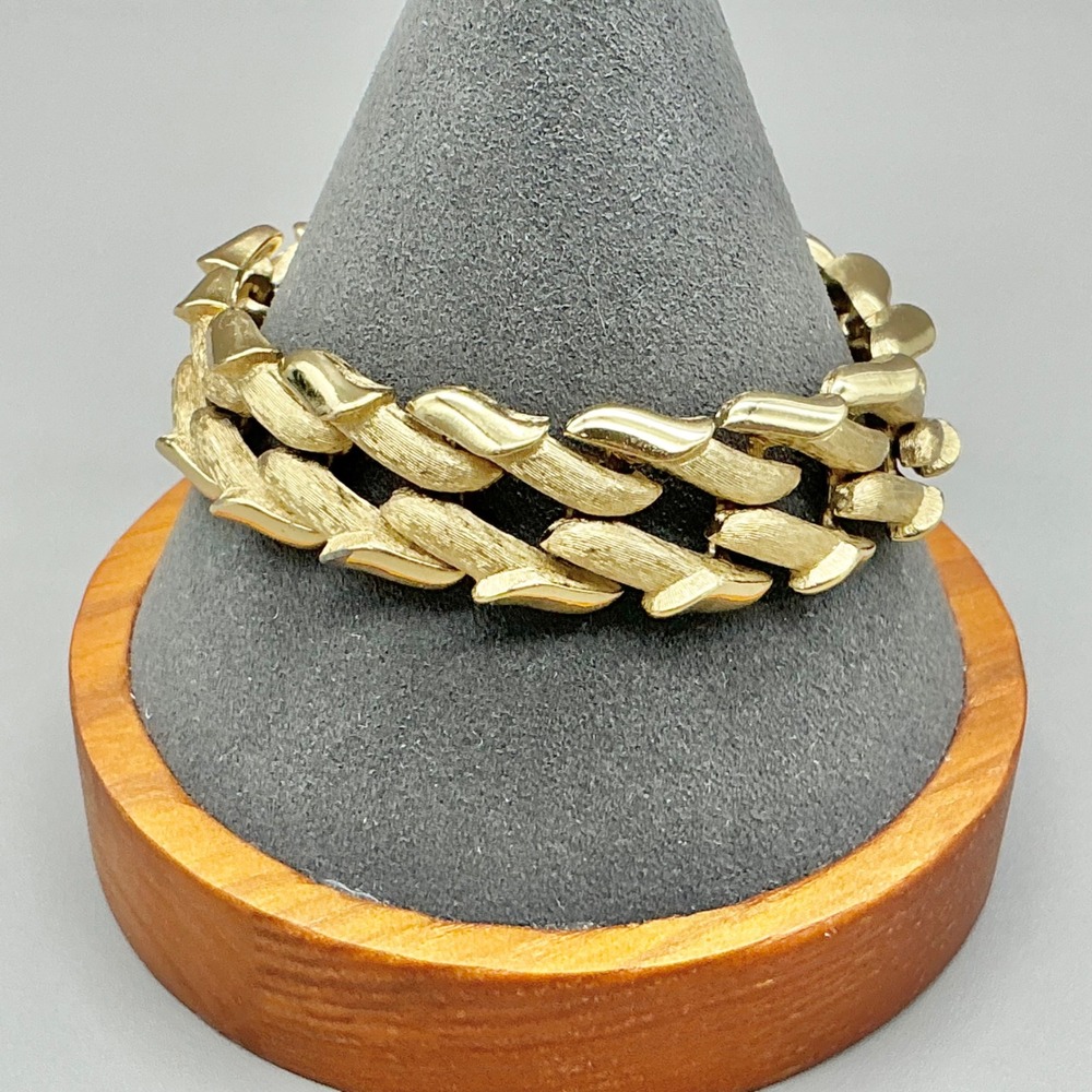 Monet Link Bracelet Women Gold Tone Vintage Textured Double Row Safety Chain 7in